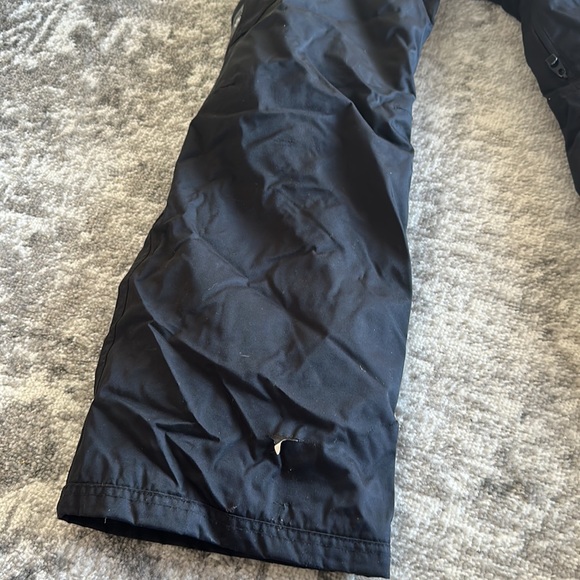 Helly Hansen ski/ snowboard pants. - Picture 6 of 7
